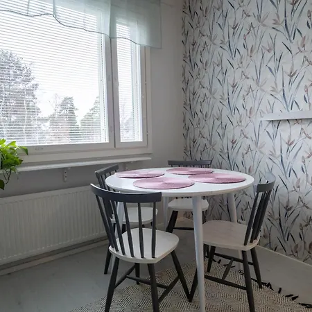 Rauhallinen 3 Huonetta Ja Keittioe *